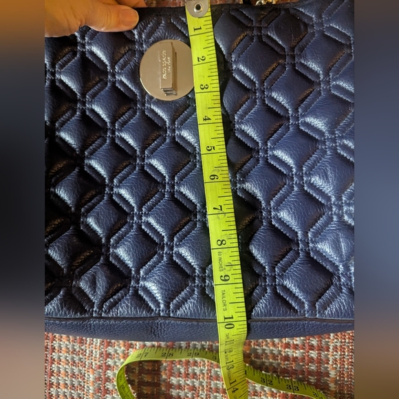 Quilted large Kate Spade navy leather bag with gold chain and leather straps. - Picture 6 of 6